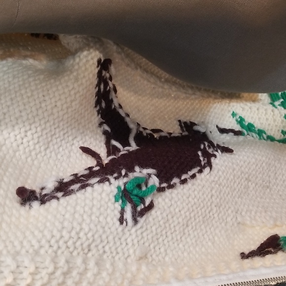 Mens Vintage duck sweater.  Wool feel.  Aprox XL to 2XL.  HANDMADE chunky knit. - Picture 10 of 17